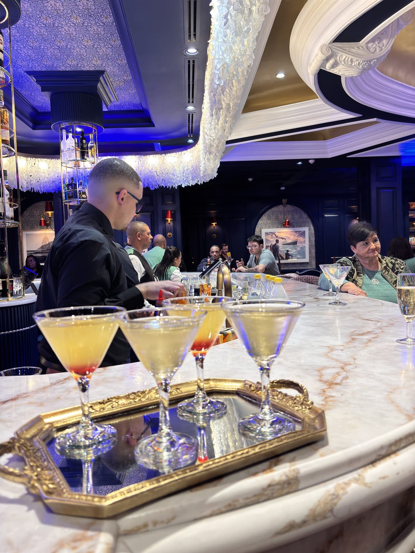 Cocktail tray service